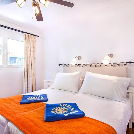 Sunsuites Collection - Flores Apartment *